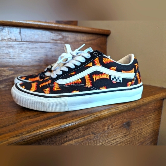 Vans x Thrasher limited edition old skool sneaker M Sz 8 W 10,  low top - Picture 1 of 16